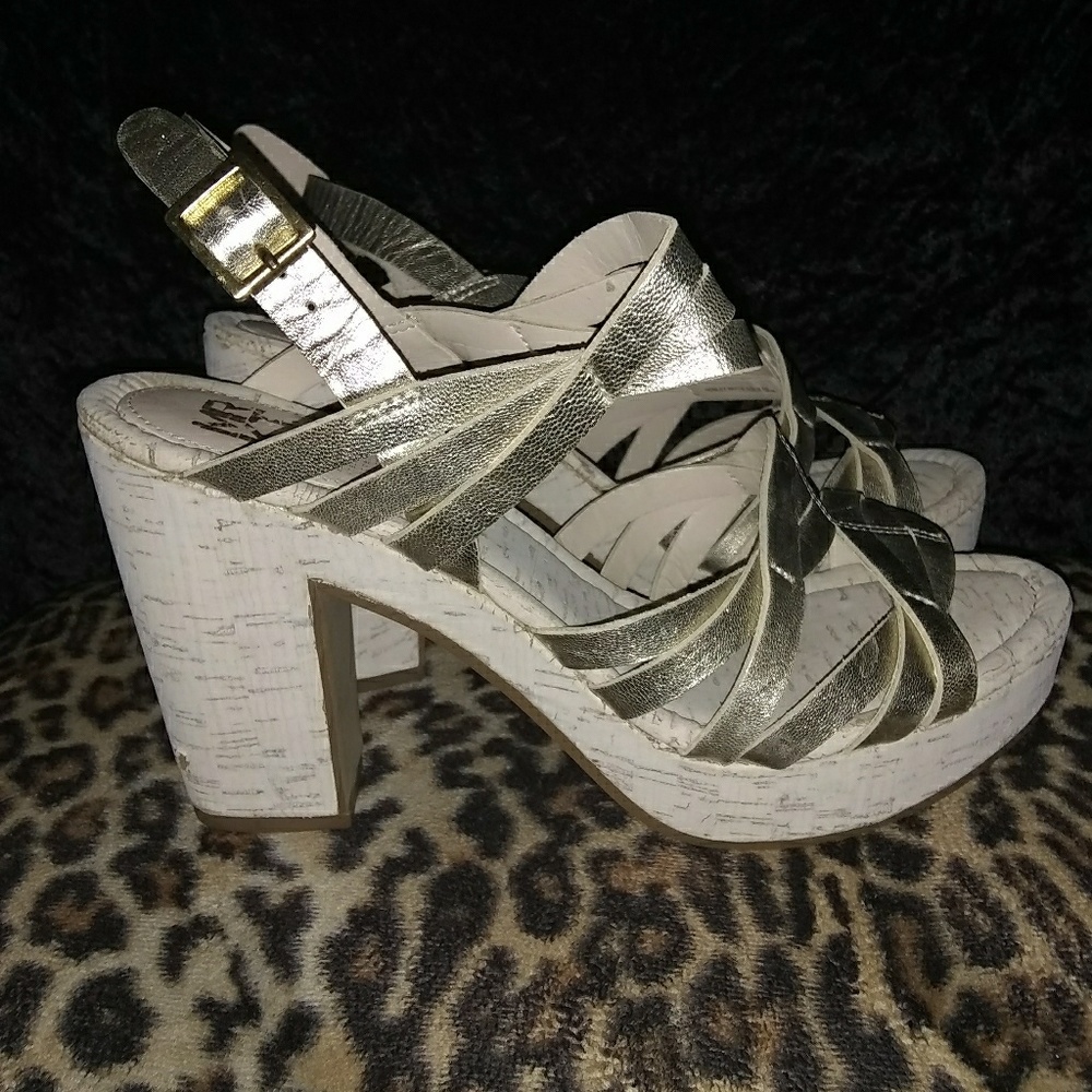 MRKT Henley White Gold Heels sz10M New